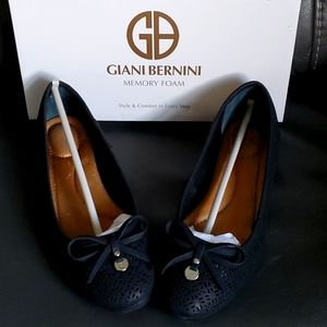 GIANI BERNINI black flats Super cute! NIB
